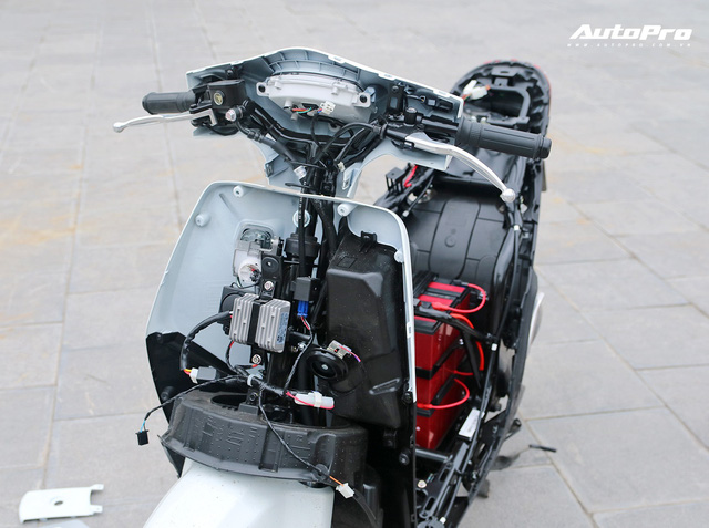 Lột trần VinFast Feliz trong 10 ph&uacute;t, kỹ sư điện đ&aacute;nh gi&aacute;: Kết cấu đơn giản, dễ sửa, dễ độ nhưng vẫn c&ograve;n điểm yếu - Ảnh 22.