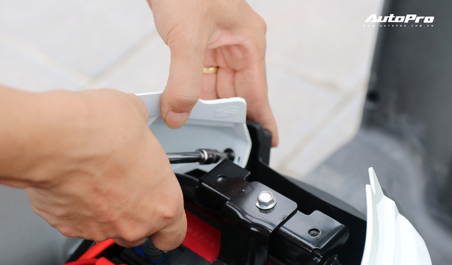 Lột trần VinFast Feliz trong 10 ph&uacute;t, kỹ sư điện đ&aacute;nh gi&aacute;: Kết cấu đơn giản, dễ sửa, dễ độ nhưng vẫn c&ograve;n điểm yếu - Ảnh 6.