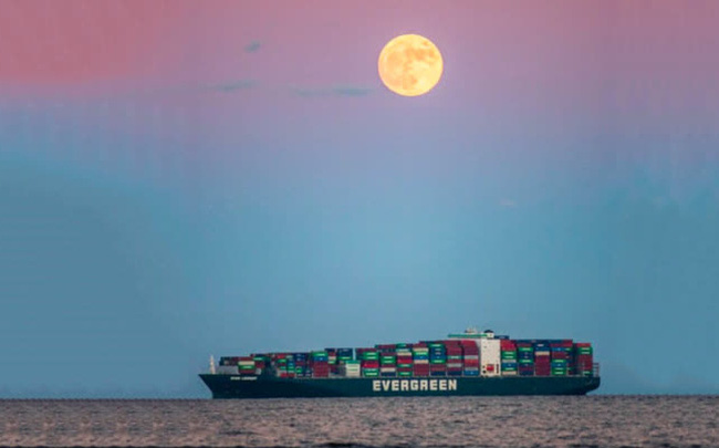  Si&ecirc;u mặt trăng: B&agrave;n tay v&ocirc; h&igrave;nh giải cứu thương mại to&agrave;n cầu  - Ảnh 1.