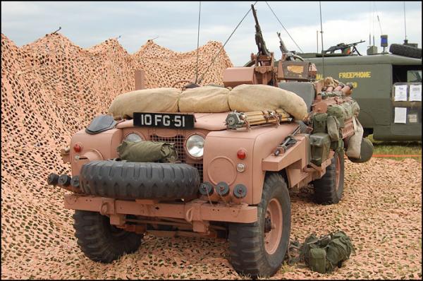 Tại sao lại có xe tăng, tàu chiến, thậm chí cả quân phục mang màu hồng? - Ảnh 13. Tại sao lại có xe tăng, tàu chiến, thậm chí cả quân phục mang màu hồng? - Ảnh 13.