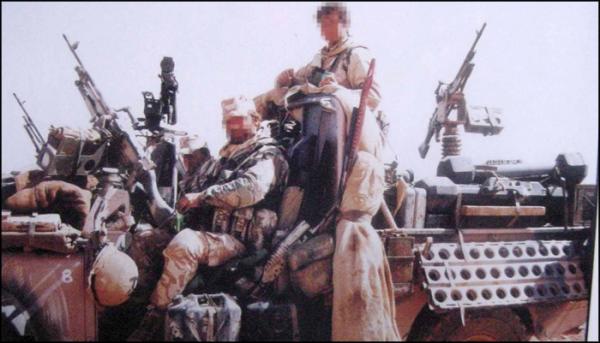 Tại sao lại có xe tăng, tàu chiến, thậm chí cả quân phục mang màu hồng? - Ảnh 12. Tại sao lại có xe tăng, tàu chiến, thậm chí cả quân phục mang màu hồng? - Ảnh 12.