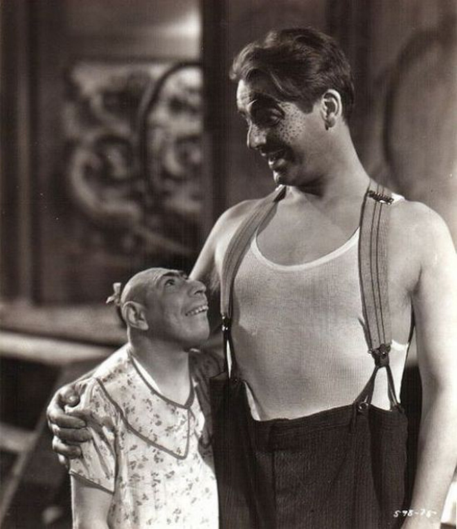 Chuyện b&iacute; ẩn về Schlitzie: Dị nh&acirc;n c&oacute; chiếc đầu nhọn hoắt v&agrave; cuộc đời bị đem ra trưng b&agrave;y trong g&aacute;nh xiếc mua vui cho thi&ecirc;n hạ - Ảnh 3.