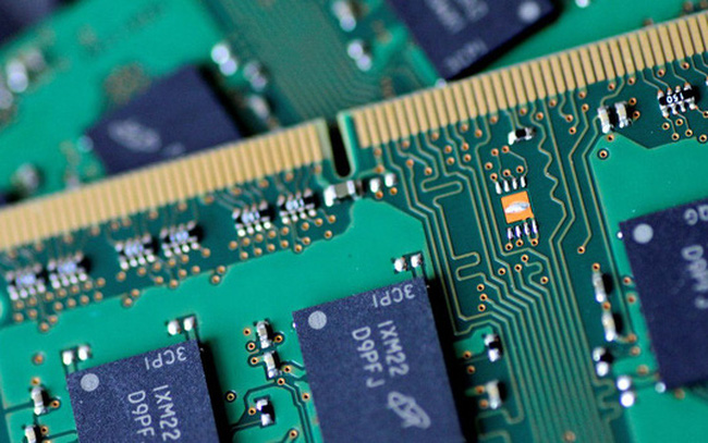 Khủng hoảng ch&iacute;p to&agrave;n cầu: Cơn đi&ecirc;n gom h&agrave;ng v&agrave; sự phụ thuộc v&agrave;o ch&acirc;u &Aacute; - Ảnh 1.