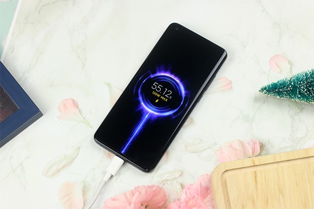 Gợi &yacute; 5 smartphone sạc nhanh như &lsquo;ăn cướp&rsquo;, gi&aacute; chỉ từ 11 triệu - Ảnh 3.