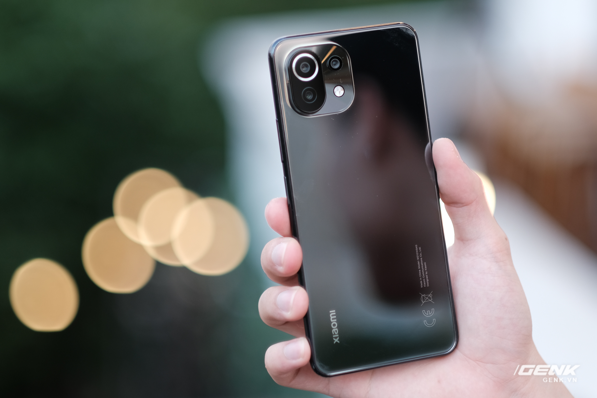 Trên tay Xiaomi Mi 11 Lite: Thiết kế cực mỏng nhẹ, có màn hình AMOLED 90Hz, Snapdragon 732G/780G, giá chỉ từ 6.9 triệu đồng