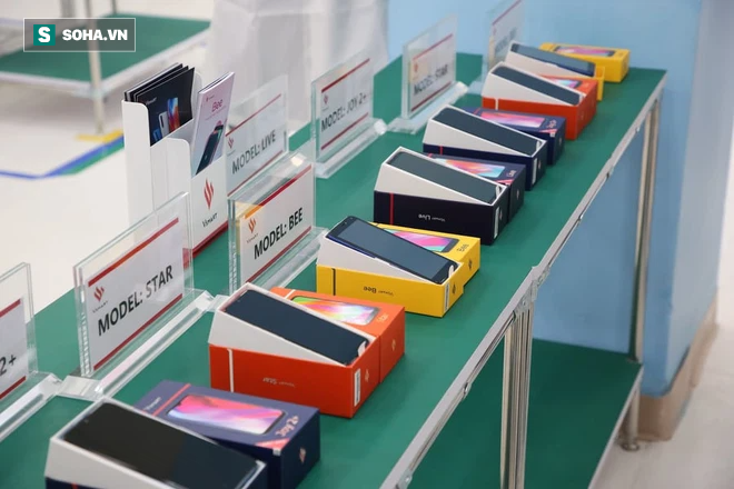 Vingroup dừng l&agrave;m điện thoại: Đằng sau cam kết phục vụ cho đến khi kh&aacute;ch h&agrave;ng kh&ocirc;ng c&ograve;n d&ugrave;ng Vsmart l&agrave; g&igrave;? - Ảnh 1.