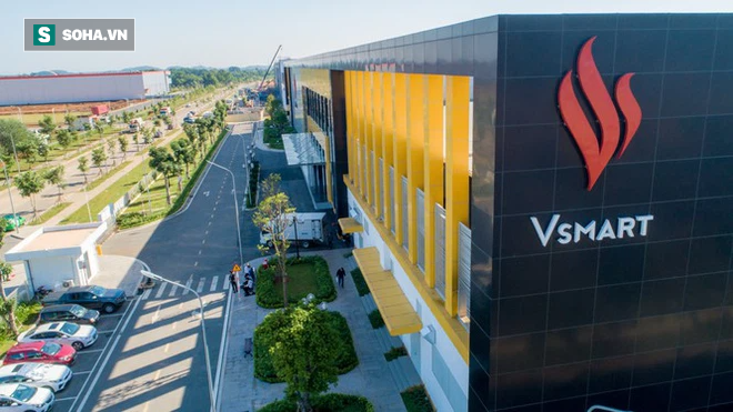 Vingroup dừng l&agrave;m điện thoại: Đằng sau cam kết phục vụ cho đến khi kh&aacute;ch h&agrave;ng kh&ocirc;ng c&ograve;n d&ugrave;ng Vsmart l&agrave; g&igrave;? - Ảnh 2.