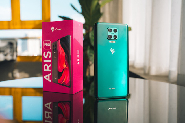 Diễn biến bất ngờ sau cú cắt phăng mảng điện thoại của Vingroup - Ảnh 2. Diễn biến bất ngờ sau cú cắt phăng mảng điện thoại của Vingroup - Ảnh 2.