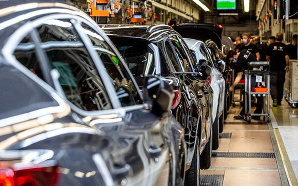 Mỹ hứng chịu hậu quả của cuộc khủng hoảng chip: Nhà máy đóng cửa, ô tô đắp chiếu vì không thể hoàn thiện, người mua giận dữ khi vài tháng không nhận được xe - Ảnh 1. Mỹ hứng chịu hậu quả của cuộc khủng hoảng chip: Nhà máy đóng cửa, ô tô đắp chiếu vì không thể hoàn thiện, người mua giận dữ khi vài tháng không nhận được xe - Ảnh 1.