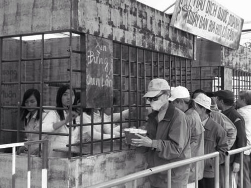 Chuyện chưa kể về cốc bia vại &ldquo;huyền thoại&rdquo; ở H&agrave; Nội: Thiết kế trong 1 giờ, thống trị suốt 40 năm kh&ocirc;ng c&oacute; đối thủ - Ảnh 3.