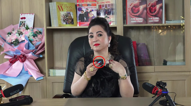 B&oacute;c gi&aacute; tất tần tật phụ kiện xịn x&ograve; mỗi khi l&ecirc;n s&oacute;ng của nữ ho&agrave;ng livestream Phương Hằng - Ảnh 5.