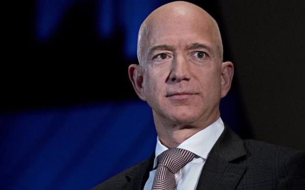 Jeff Bezos th&ocirc;i giữ chức CEO của Amazon từ ng&agrave;y 5/7 - Ảnh 1.