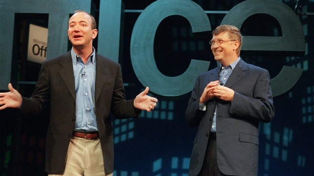 Điểm chung của Bill Gates và Jeff Bezos: Đều thích rửa bát - Ảnh 1. Điểm chung của Bill Gates và Jeff Bezos: Đều thích rửa bát - Ảnh 1.