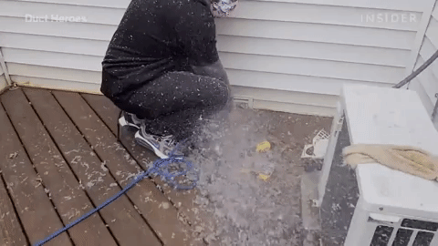 Giật m&igrave;nh với video vệ sinh ống dẫn kh&iacute; 47 năm chưa dọn lần n&agrave;o: bụi dồn th&agrave;nh từng đống, hầu hết l&agrave; tế b&agrave;o da người - Ảnh 6.