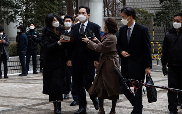 V&igrave; sao nhiều l&atilde;nh đạo doanh nghiệp lớn nhất H&agrave;n Quốc k&ecirc;u gọi &acirc;n x&aacute; cho &ldquo;th&aacute;i tử&rdquo; Samsung? - Ảnh 1.