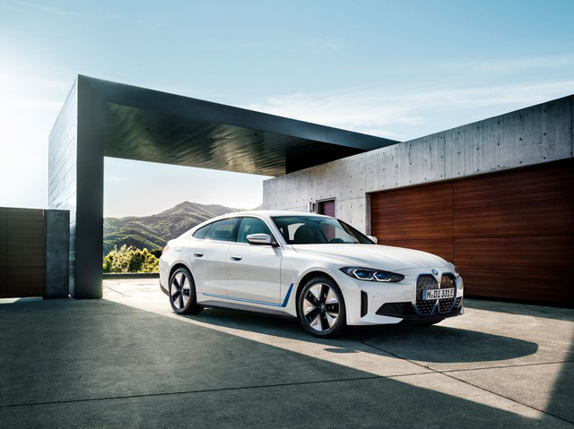 BMW i4 - chiếc sedan hạng sang chạy điện cả thế giới đang mong đợi?  - Ảnh 1.