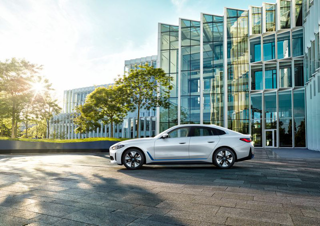 BMW i4 - chiếc sedan hạng sang chạy điện cả thế giới đang mong đợi?  - Ảnh 7.