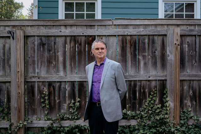 Trung Quốc từng dời cả 1 ngọn n&uacute;i để Apple x&acirc;y nh&agrave; m&aacute;y sản xuất - Ảnh 2.