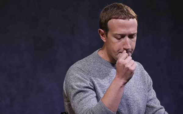 Mark Zuckerberg c&oacute; động th&aacute;i khiến c&aacute;c tờ b&aacute;o hoang mang: Tuyển h&agrave;ng loạt t&aacute;c giả viết cho trang tin ri&ecirc;ng, quảng b&aacute; c&ocirc;ng khai tới 2,85 tỷ người d&ugrave;ng Facebook - Ảnh 1.
