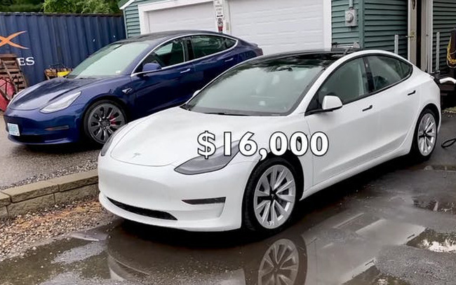  YouTuber sửa một chiếc Tesla mất 700 USD trong khi nh&agrave; sản xuất ch&eacute;m đẹp 16.000 USD  - Ảnh 1.