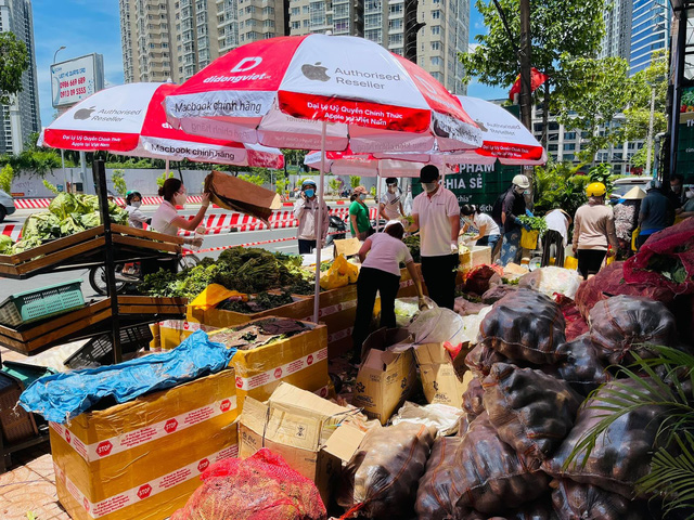  Gi&aacute;m đốc hệ thống điện thoại đi b&aacute;n rau, thịt, trứng đồng gi&aacute; giữa đại dịch Covid-19  - Ảnh 2.