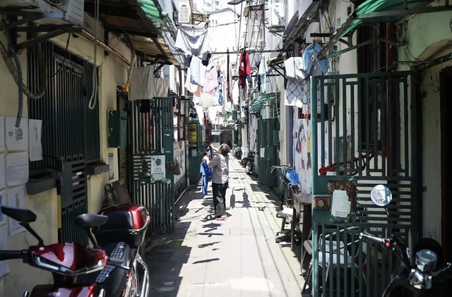 Cuộc sống chật vật bên trong những ngôi nhà mỏng tang như tờ giấy giữa lòng thành phố hoa lệ không bao giờ ngủ - Ảnh 2. Cuộc sống chật vật bên trong những ngôi nhà mỏng tang như tờ giấy giữa lòng thành phố hoa lệ không bao giờ ngủ - Ảnh 2.