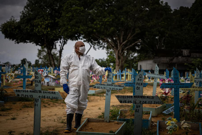 Đất nước từng bị xem l&agrave; l&ograve; ấp biến chủng Covid của thế giới đ&atilde; hồi sinh: Thảm họa một thời được thắp s&aacute;ng hy vọng nhờ vaccine - Ảnh 7.