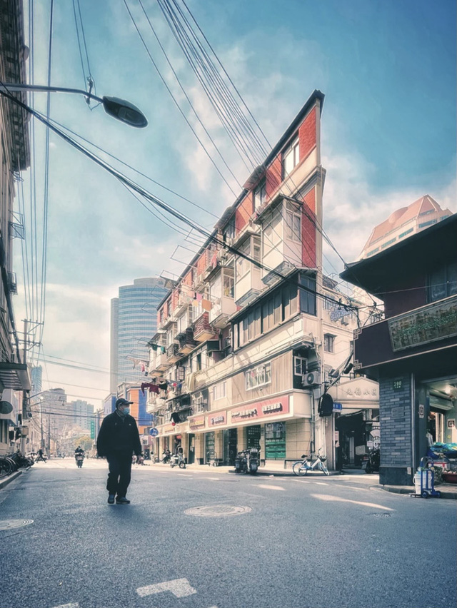 Cuộc sống chật vật bên trong những ngôi nhà mỏng tang như tờ giấy giữa lòng thành phố hoa lệ không bao giờ ngủ - Ảnh 9. Cuộc sống chật vật bên trong những ngôi nhà mỏng tang như tờ giấy giữa lòng thành phố hoa lệ không bao giờ ngủ - Ảnh 9.