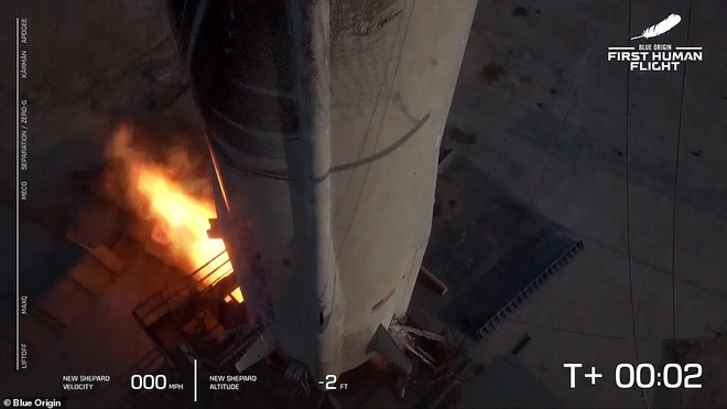Jeff Bezos vừa tiết lộ c&aacute;i gi&aacute; cắt cổ cho chuyến bay l&ecirc;n vũ trụ 10 ph&uacute;t: Mỗi ph&uacute;t đốt 550 triệu USD! - Ảnh 2.