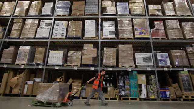 B&iacute; mật đen tối đằng sau chuyến bay 5,5 tỷ USD v&agrave;o vũ trụ nhờ nh&acirc;n vi&ecirc;n v&agrave; kh&aacute;ch h&agrave;ng Amazon của Jeff Bezos - Ảnh 2.