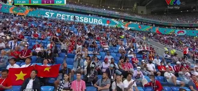  Sau trận đấu T&acirc;y Ban Nha - Thụy Sĩ, từ kho&aacute; Việt Nam c&ugrave;ng cờ đỏ sao v&agrave;ng được cộng đồng quốc tế t&igrave;m kiếm ch&oacute;ng mặt tr&ecirc;n Google  - Ảnh 3.