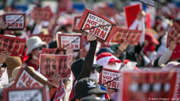 42% trai trẻ Hàn Quốc không quan hệ tình dục suốt 1 năm qua, nguyên nhân do đâu? - Ảnh 3. 42% trai trẻ Hàn Quốc không quan hệ tình dục suốt 1 năm qua, nguyên nhân do đâu? - Ảnh 3.