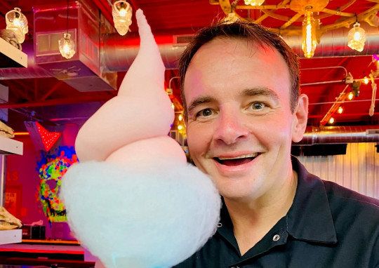 Cỗ máy này sẽ giúp bạn ăn kem bia đến say quắc cần câu - Ảnh 2. Cỗ máy này sẽ giúp bạn ăn kem bia đến say quắc cần câu - Ảnh 2.