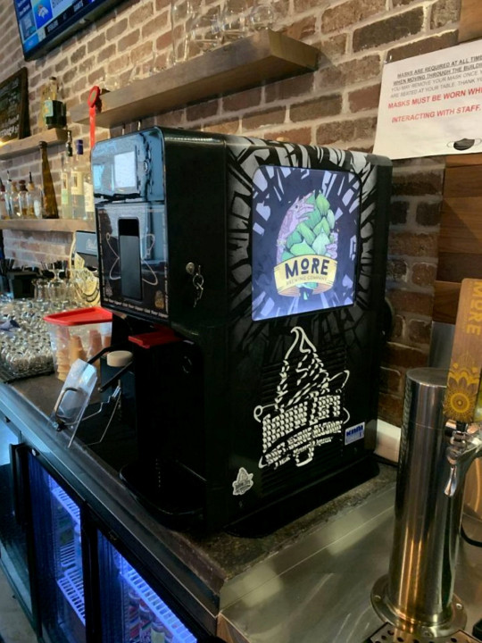 Cỗ máy này sẽ giúp bạn ăn kem bia đến say quắc cần câu - Ảnh 3. Cỗ máy này sẽ giúp bạn ăn kem bia đến say quắc cần câu - Ảnh 3.