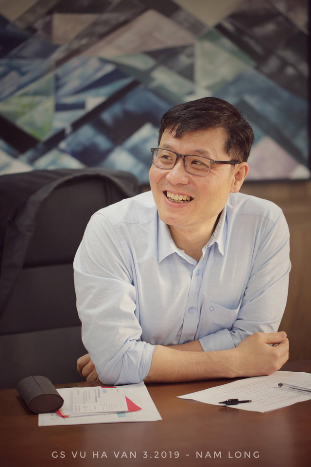  Người đứng sau trợ l&yacute; ảo ViVi tr&ecirc;n xe VinFast: Gi&aacute;o sư Đại học ở Mỹ, đoạt giải to&aacute;n học cao qu&yacute; &iacute;t người c&oacute; tr&ecirc;n thế giới  - Ảnh 2.