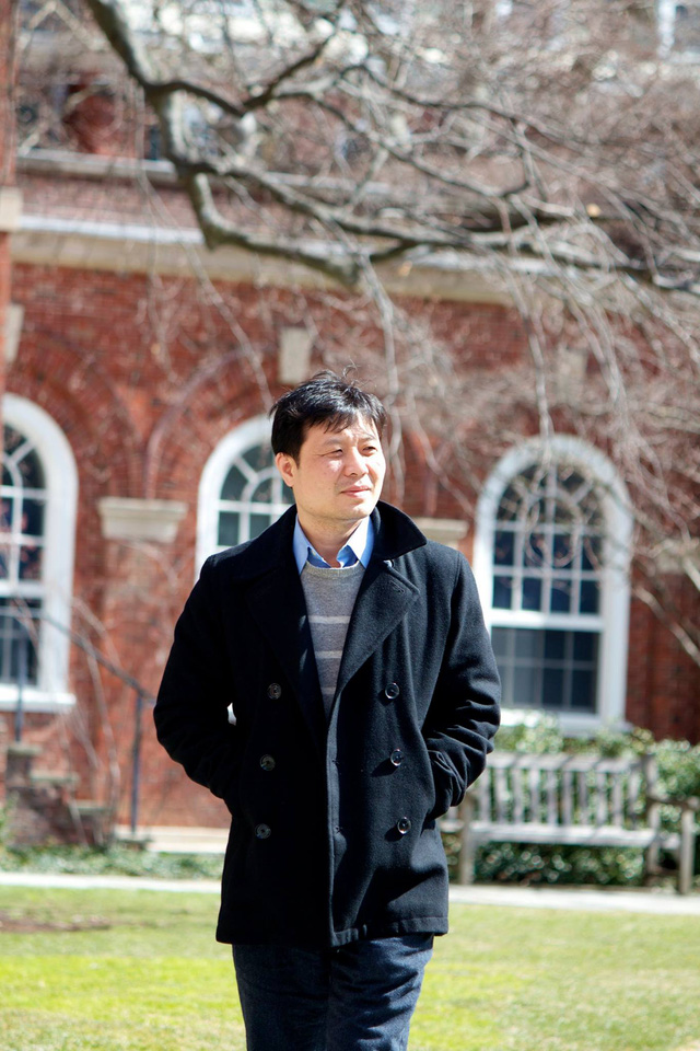  Người đứng sau trợ l&yacute; ảo ViVi tr&ecirc;n xe VinFast: Gi&aacute;o sư Đại học ở Mỹ, đoạt giải to&aacute;n học cao qu&yacute; &iacute;t người c&oacute; tr&ecirc;n thế giới  - Ảnh 3.