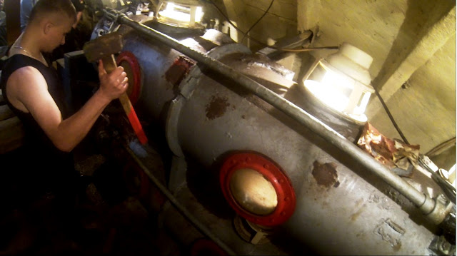 Thủy thủ t&agrave;u ngầm Nga huấn luyện tho&aacute;t hiểm khi t&agrave;u ch&igrave;m như thế n&agrave;o? Đ&acirc;y l&agrave; chia sẻ của b&aacute;c sỹ t&acirc;m l&yacute; trong hải qu&acirc;n Nga. - Ảnh 6.