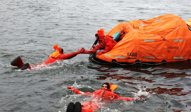 Thủy thủ t&agrave;u ngầm Nga huấn luyện tho&aacute;t hiểm khi t&agrave;u ch&igrave;m như thế n&agrave;o? Đ&acirc;y l&agrave; chia sẻ của b&aacute;c sỹ t&acirc;m l&yacute; trong hải qu&acirc;n Nga. - Ảnh 13.