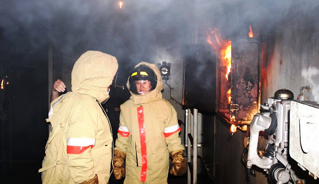 Thủy thủ t&agrave;u ngầm Nga huấn luyện tho&aacute;t hiểm khi t&agrave;u ch&igrave;m như thế n&agrave;o? Đ&acirc;y l&agrave; chia sẻ của b&aacute;c sỹ t&acirc;m l&yacute; trong hải qu&acirc;n Nga. - Ảnh 8.