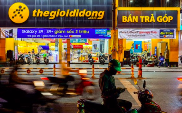 2.000 cửa h&agrave;ng phải tạm đ&oacute;ng cửa v&igrave; dịch bệnh, Thế Giới Di Động quyết định cắt một nửa cổ tức của cổ đ&ocirc;ng để ưu ti&ecirc;n d&ograve;ng tiền kinh doanh - Ảnh 1.