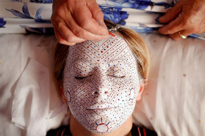 Vẽ mặt cô dâu - phong tục độc đáo ở Kosovo - Ảnh 3. Vẽ mặt cô dâu - phong tục độc đáo ở Kosovo - Ảnh 3.