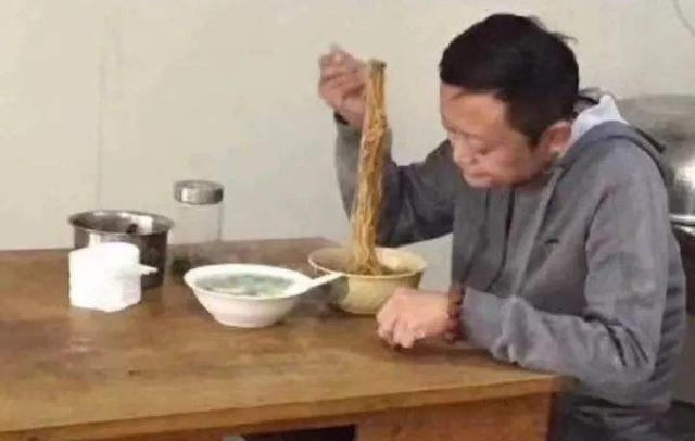  Sở hữu khối t&agrave;i sản khổng lồ nhưng đ&acirc;y l&agrave; bữa ăn y&ecirc;u th&iacute;ch tỷ ph&uacute; Jack Ma: Người c&agrave;ng th&agrave;nh c&ocirc;ng sẽ c&agrave;ng tinh giản?  - Ảnh 4.