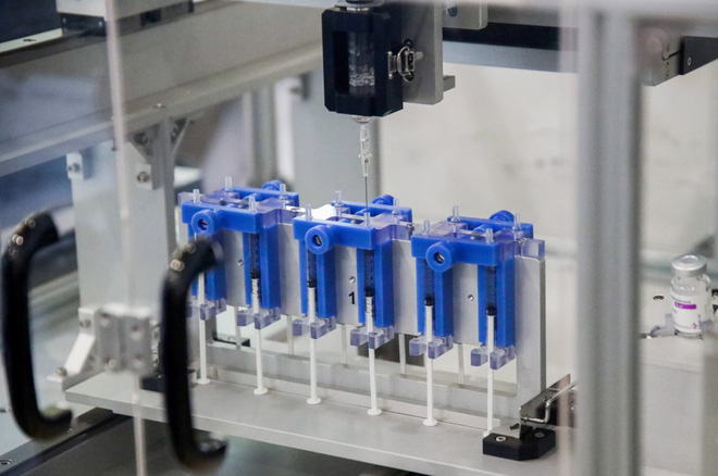 Hiệu quả như người Thái: Chế tạo thành công cỗ máy giúp vét sạch vắc xin Covid-19 trong lọ đến giọt cuối cùng, tăng thêm 20% số liều có thể tiêm - Ảnh 2. Hiệu quả như người Thái: Chế tạo thành công cỗ máy giúp vét sạch vắc xin Covid-19 trong lọ đến giọt cuối cùng, tăng thêm 20% số liều có thể tiêm - Ảnh 2.