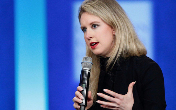 Hotgirl khởi nghiệp nổi tiếng giới startup hầu t&ograve;a: Lừa đẹp nh&agrave; đầu tư r&oacute;t h&agrave;ng trăm triệu USD, bản th&acirc;n c&oacute; l&uacute;c trở th&agrave;nh tỷ ph&uacute; đ&ocirc;la chỉ bằng 1 m&aacute;y x&eacute;t nghiệm rỗng tuếch - Ảnh 1.