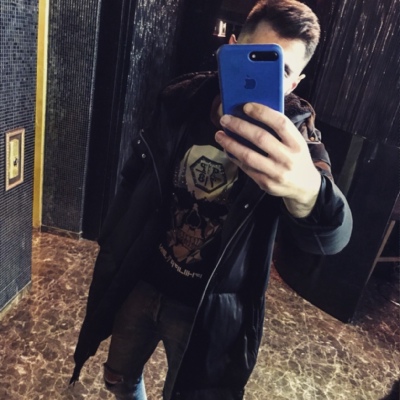 Những c&uacute; lừa kh&eacute;t tiếng thời đại kỹ thuật số: Khởi nghiệp bằng đồ Supreme giả,  thuốc tẩy trắng b&aacute;ch bệnh, Microsoft mất h&agrave;ng triệu USD - Ảnh 1.