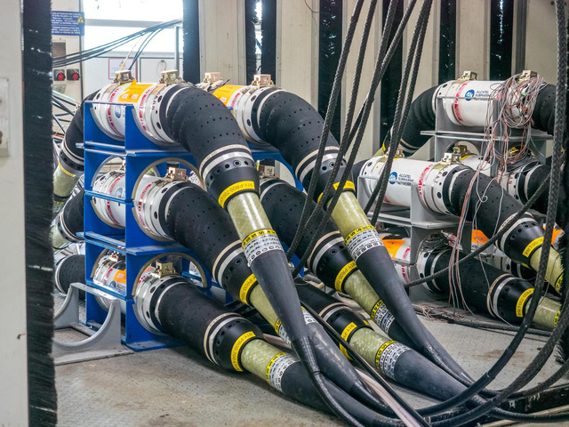 Google, Facebook đặt hàng nghìn dặm cáp quang dưới đáy biển như thế nào? - Ảnh 15. Google, Facebook đặt hàng nghìn dặm cáp quang dưới đáy biển như thế nào? - Ảnh 15.