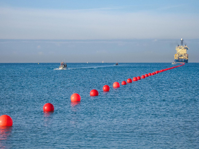Google, Facebook đặt hàng nghìn dặm cáp quang dưới đáy biển như thế nào? - Ảnh 17. Google, Facebook đặt hàng nghìn dặm cáp quang dưới đáy biển như thế nào? - Ảnh 17.