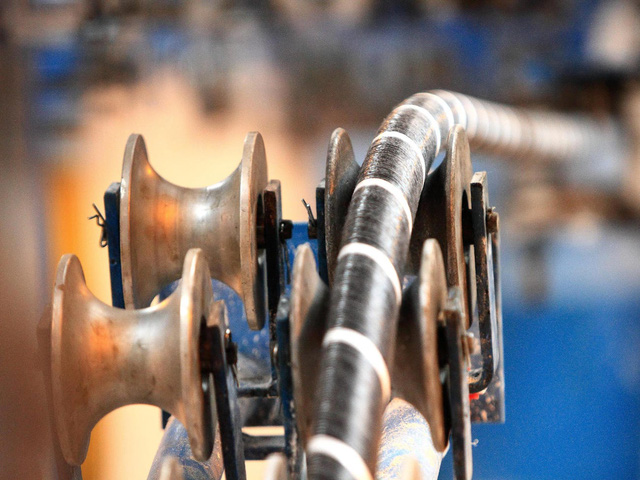 Google, Facebook đặt hàng nghìn dặm cáp quang dưới đáy biển như thế nào? - Ảnh 8. Google, Facebook đặt hàng nghìn dặm cáp quang dưới đáy biển như thế nào? - Ảnh 8.