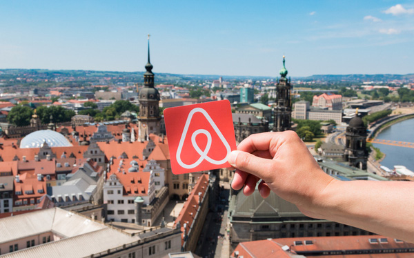 Bị Covid-19 v&ugrave;i dập khiến 80% hoạt động kinh doanh biến mất sau 8 tuần, c&oacute; l&uacute;c tưởng chết, Airbnb đ&atilde; hồi sinh thần kỳ ra sao? - Ảnh 1.