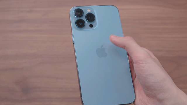Một người chi hơn 140 triệu đồng để sở hữu iPhone 13 đầu ti&ecirc;n tại Việt Nam - Ảnh 2.